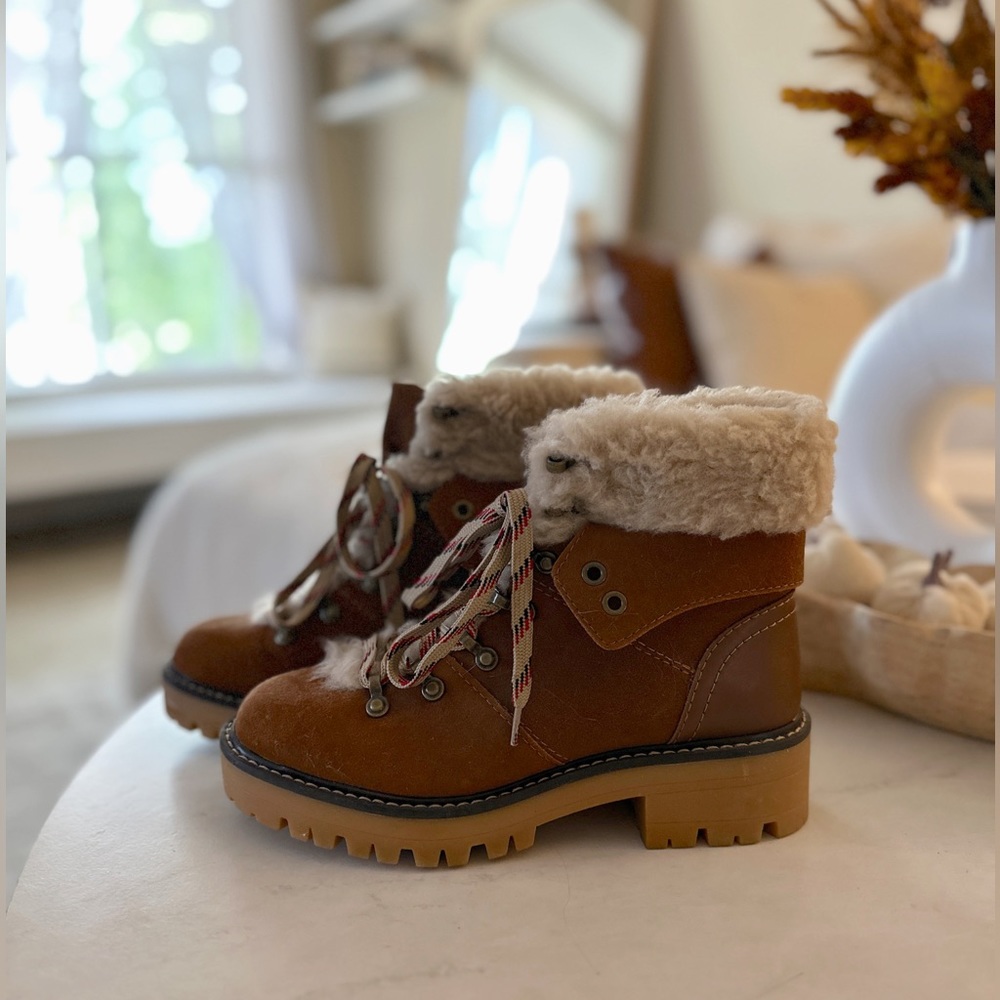 BRAND NEW Fall/winter faux fur boots